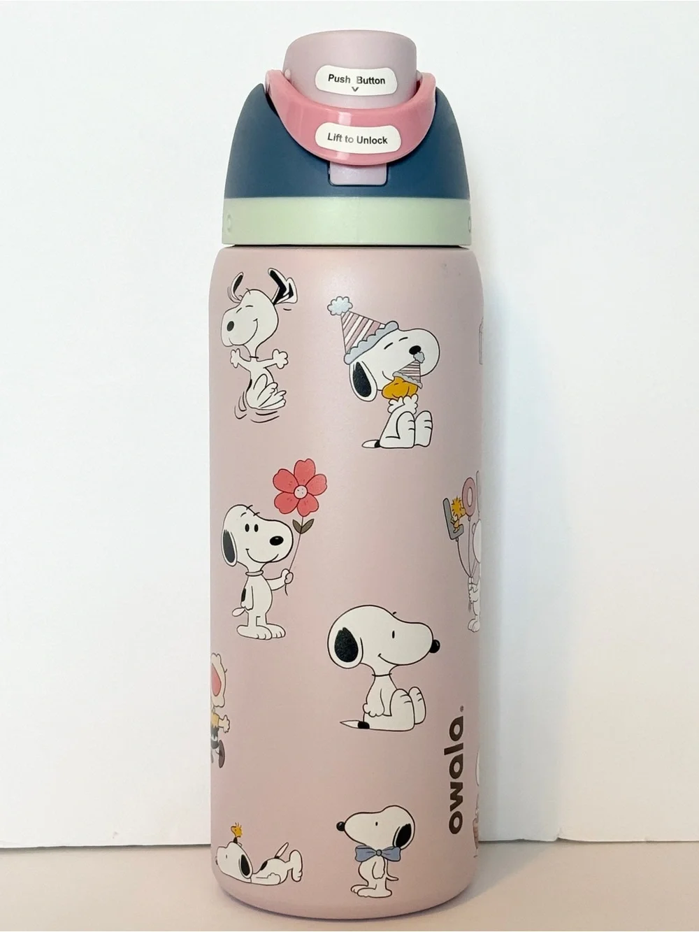 Owala Snoopy Insulated 32oz Water Bottle “Multiple Colors”